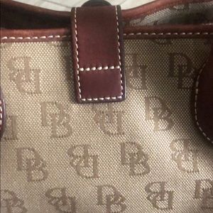 Dooney & Bourke purse in very good condition